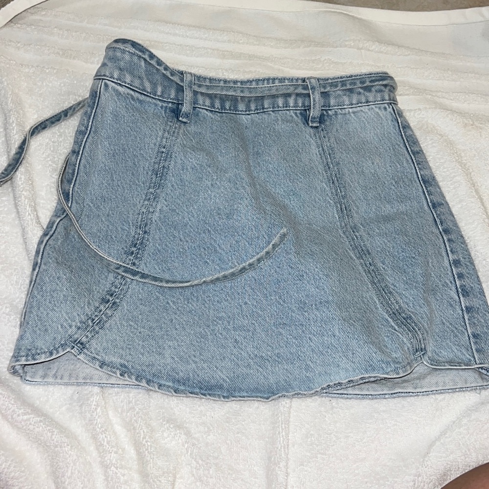 Pacsun denim skirt with tie and zipper in back
